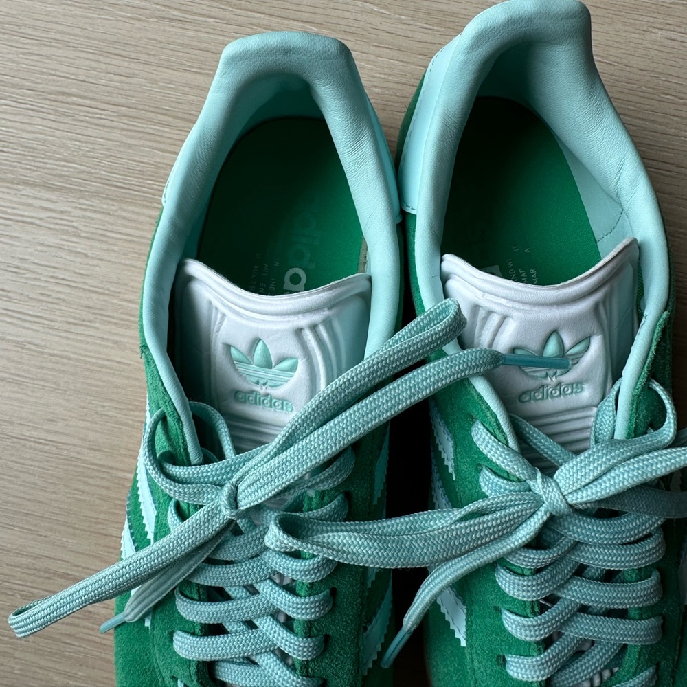 Adidas Gazelle Sneaker Women's Size: 7.5 Green & Flash Aqua & Gold - Picture 6 of 9